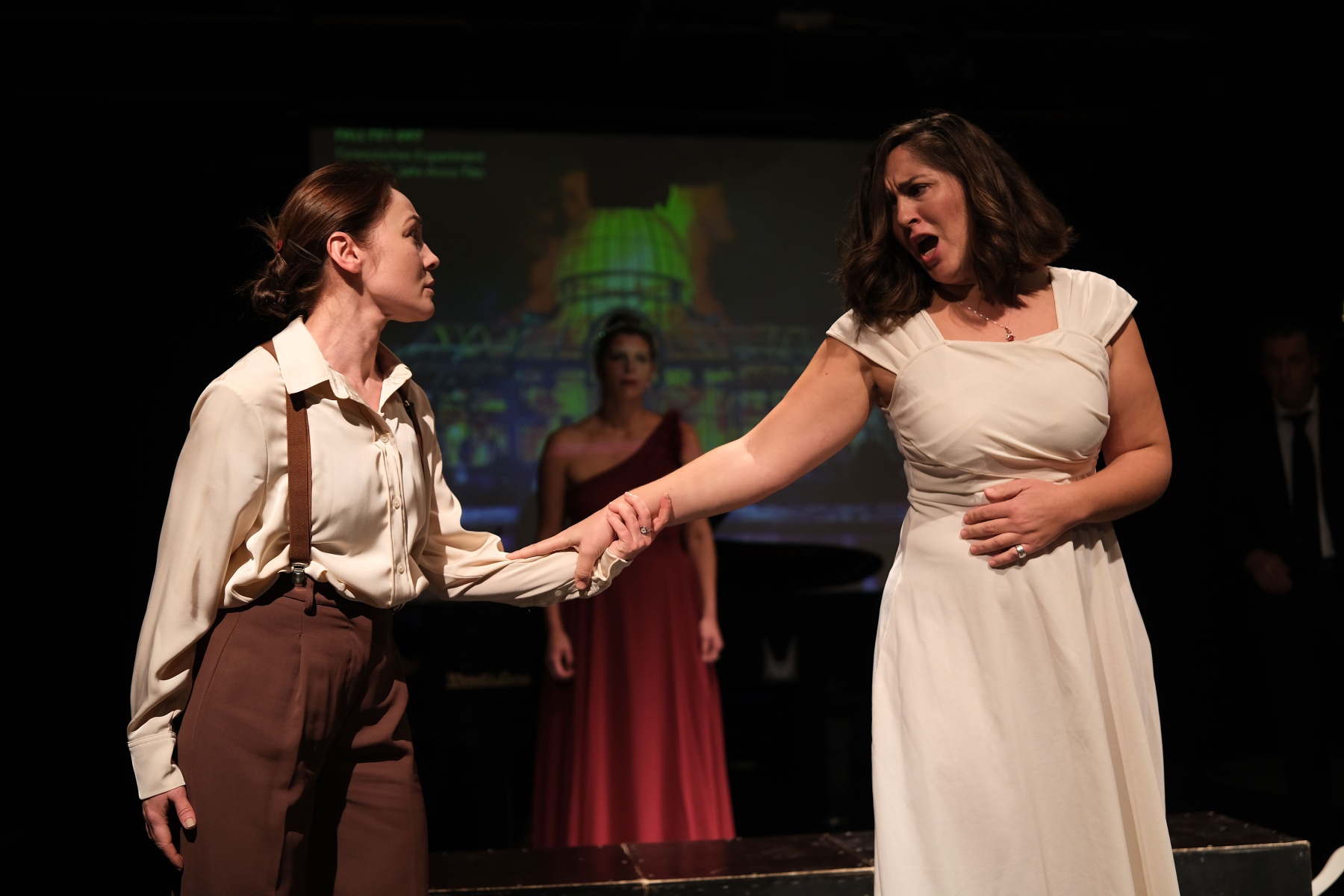 Vitellia Halikiopoulos / Annio Pewal